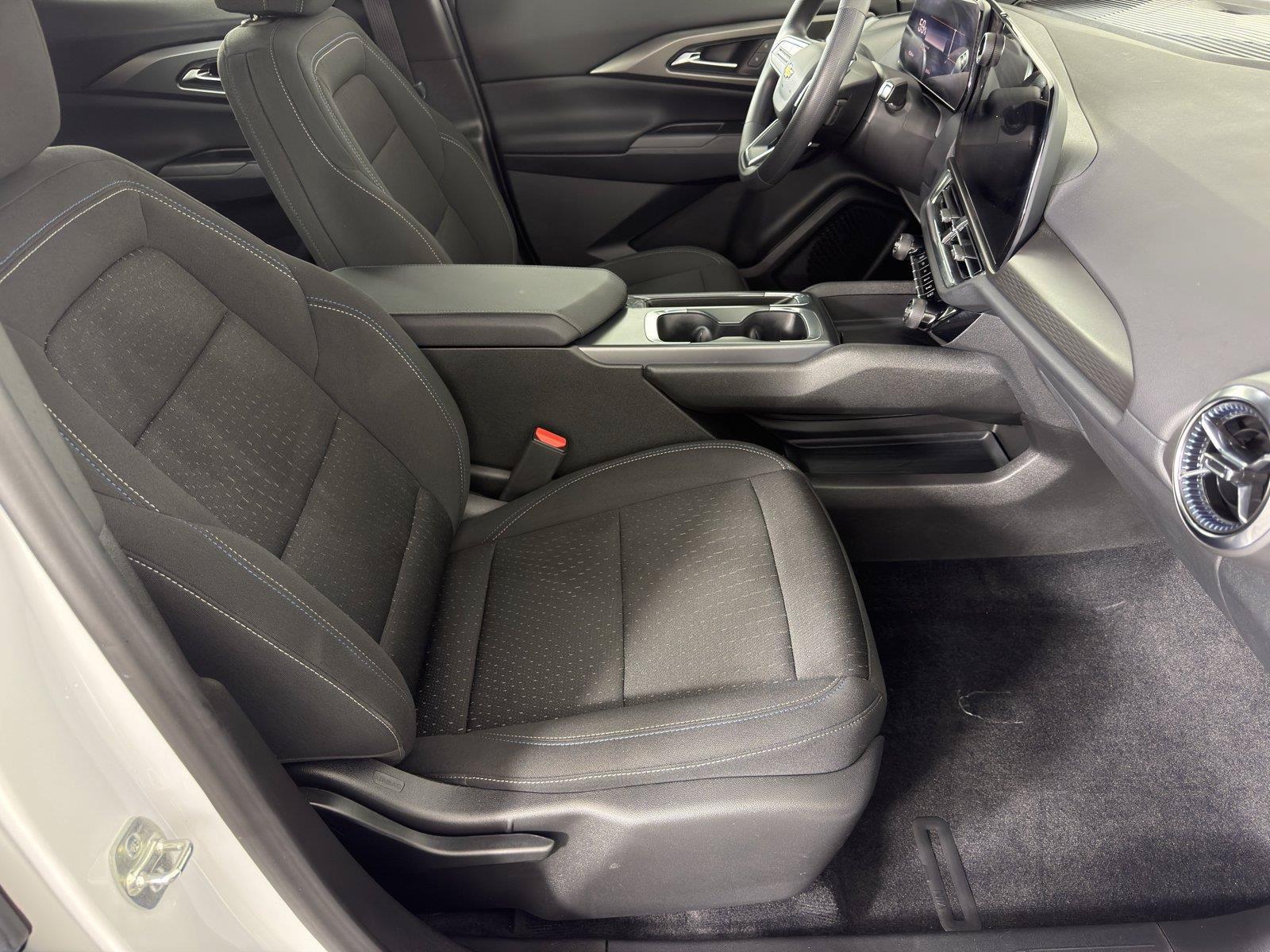 Certified 2025 Chevrolet Equinox EV LT FWD image 11