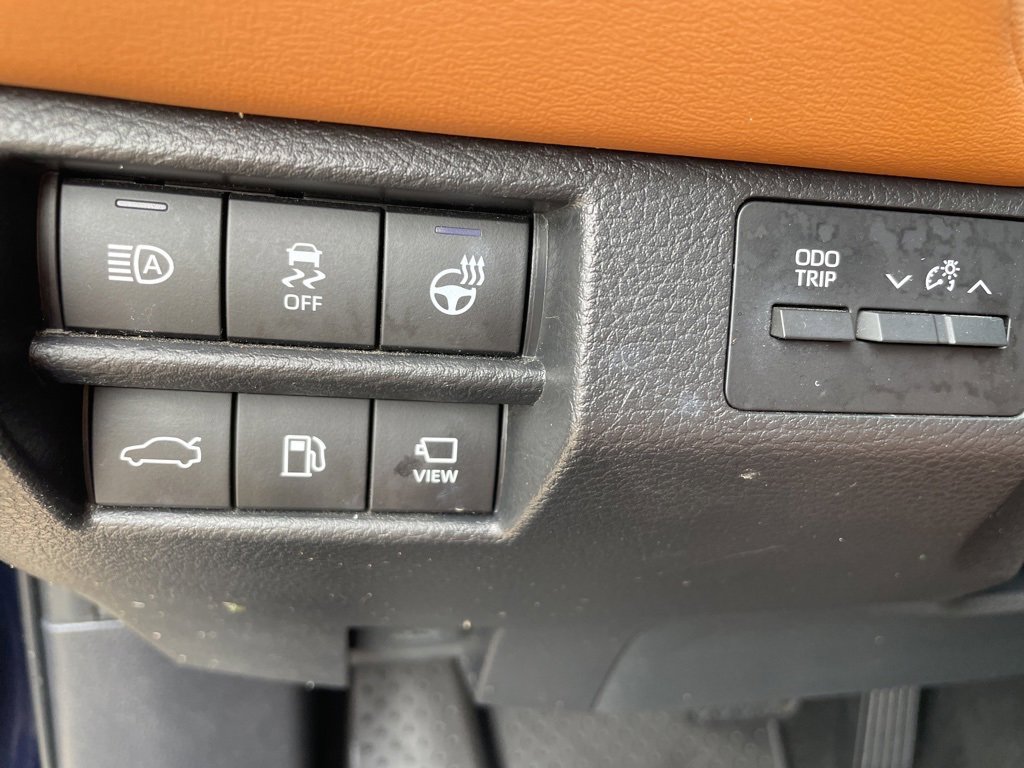 Used 2022 Toyota Avalon Limited image 23