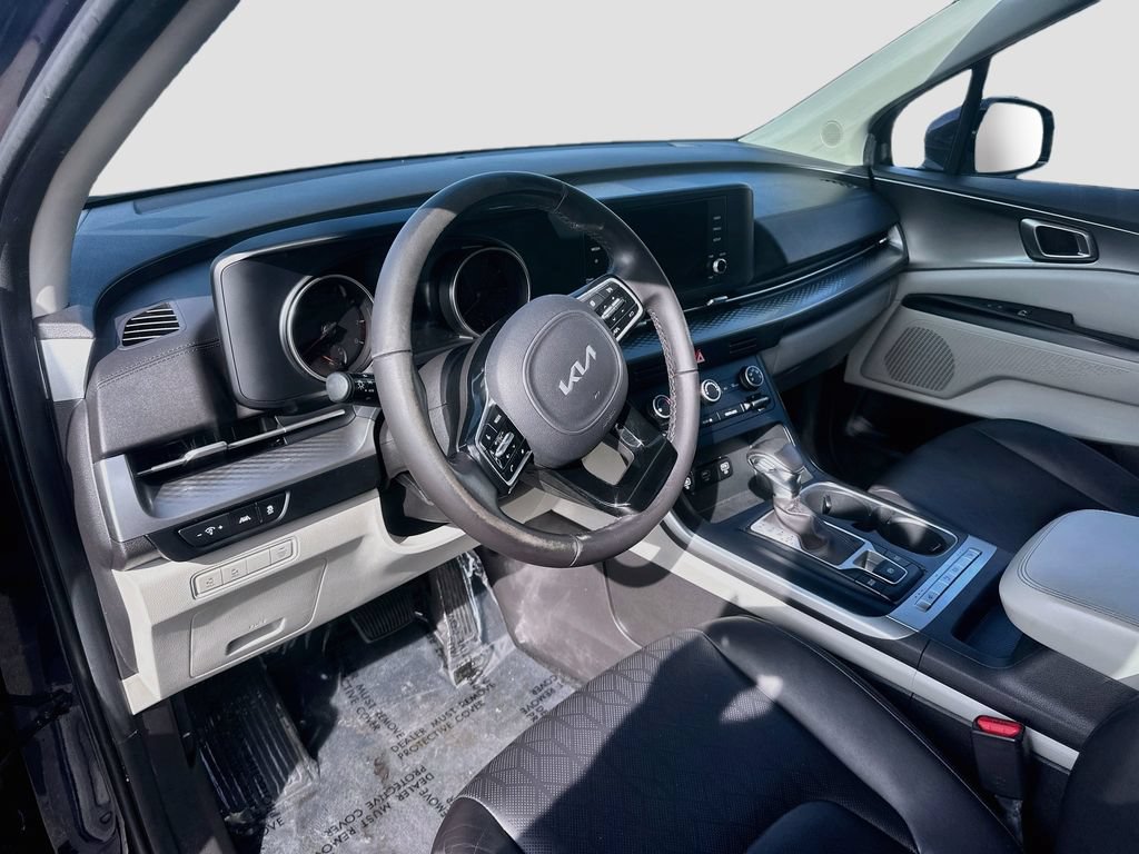 Used 2023 Kia Carnival LX FWD image 9