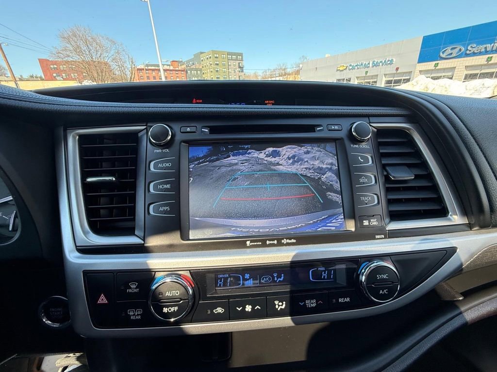 Used 2018 Toyota Highlander SE image 23