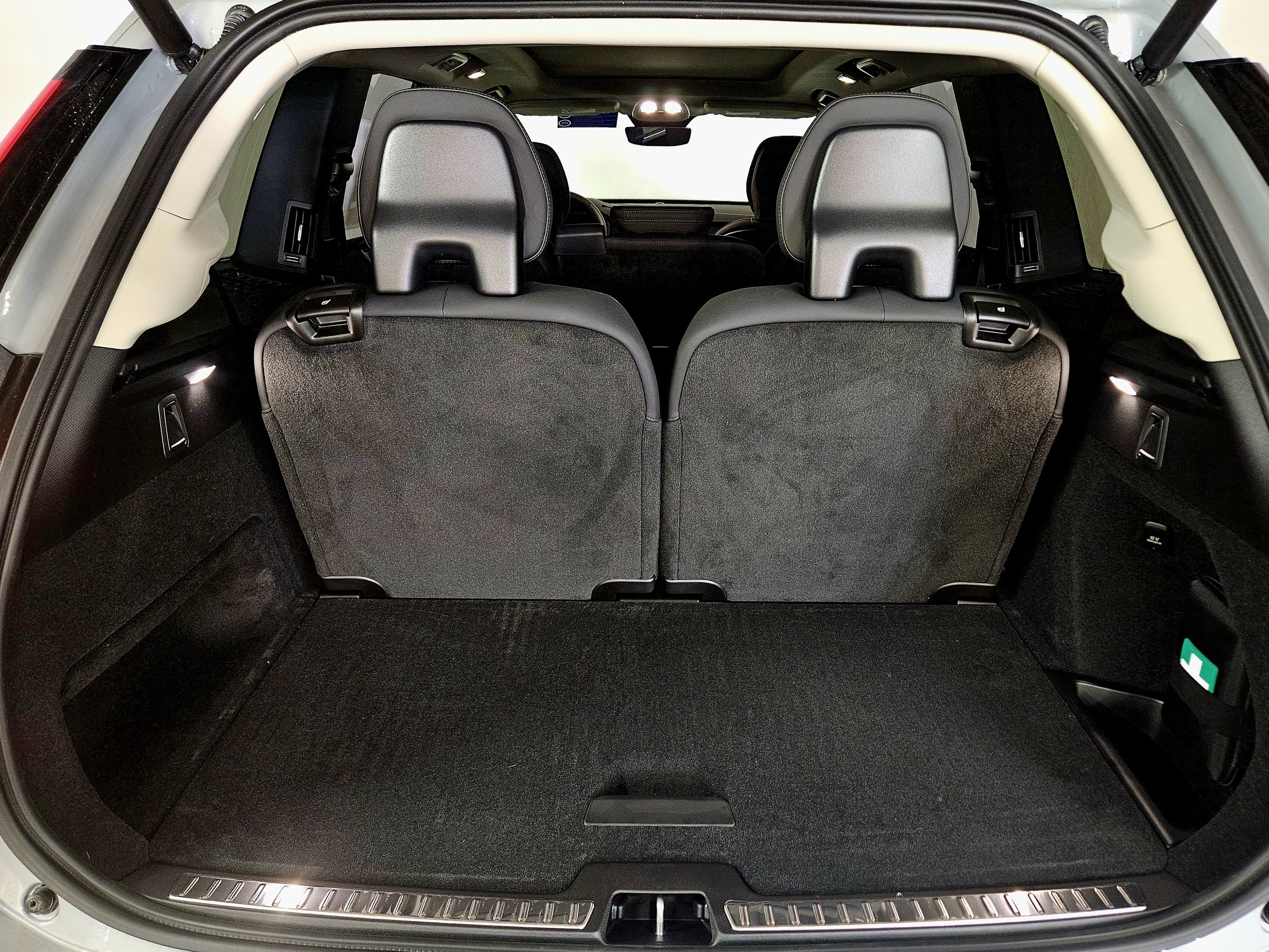New 2026 Volvo XC90 T8 Plus w/ Protection Package Premier AWD/4WD image 17