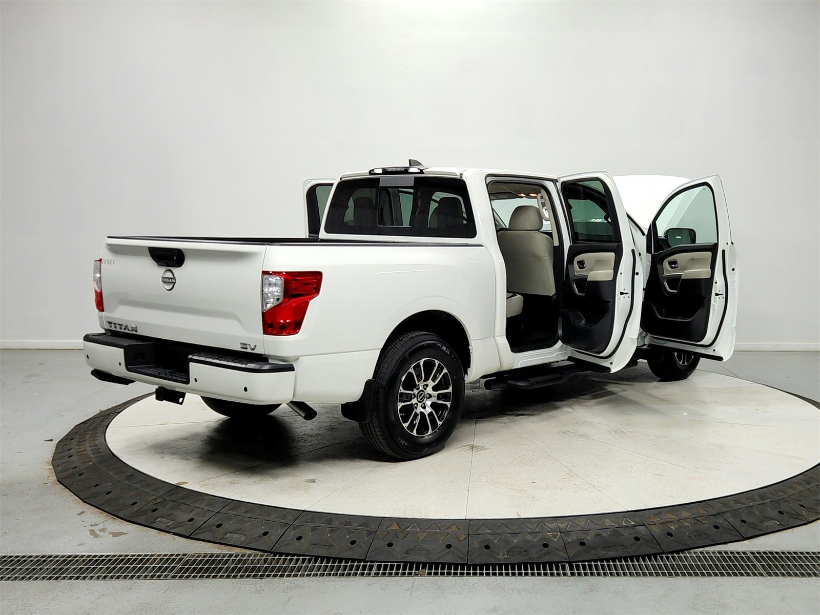 Used 2023 Nissan Titan SV w/ Accessory Utility Package image 15