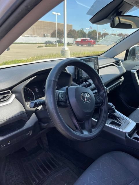 Used 2019 Toyota RAV4 XLE w/ Convenience Package FWD image 6