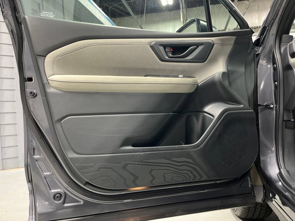 Used 2026 Subaru Forester Premium AWD/4WD image 12