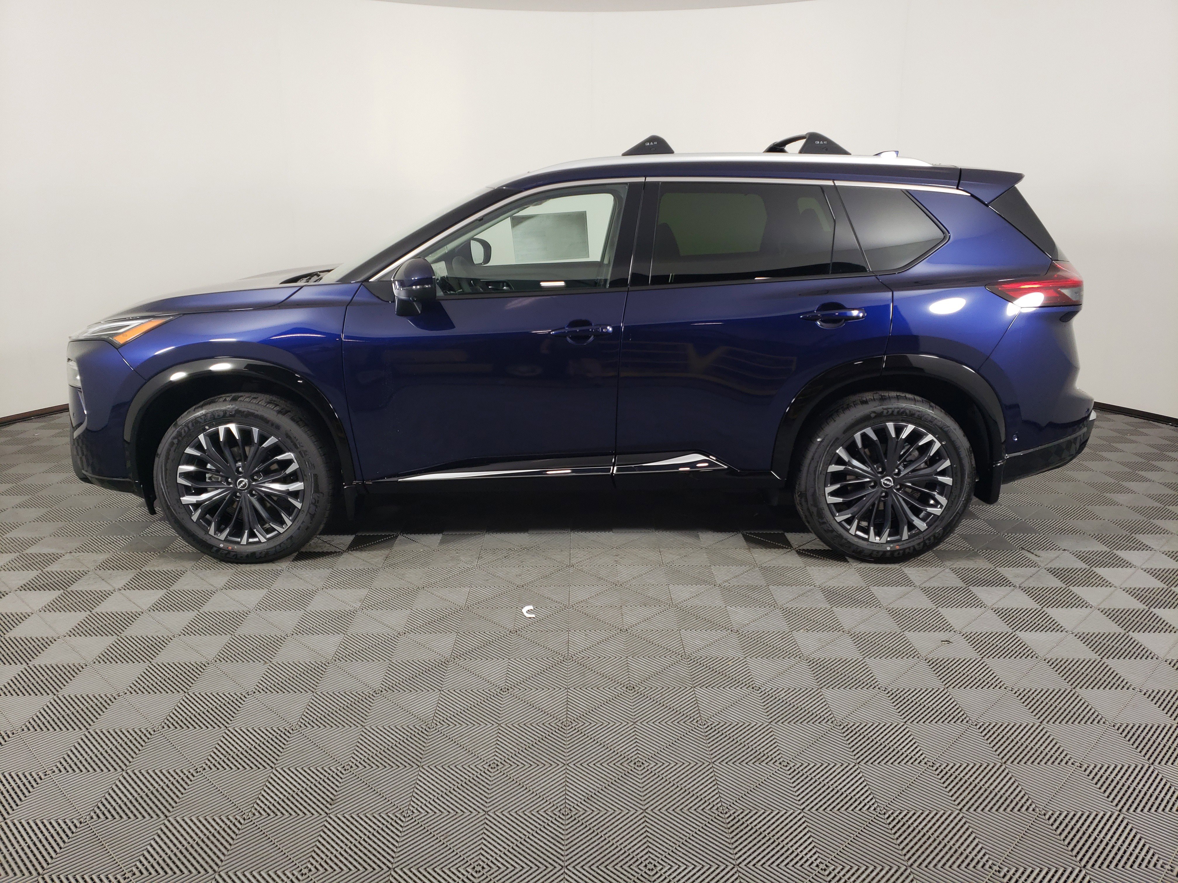 New 2026 Nissan Rogue Platinum image 3