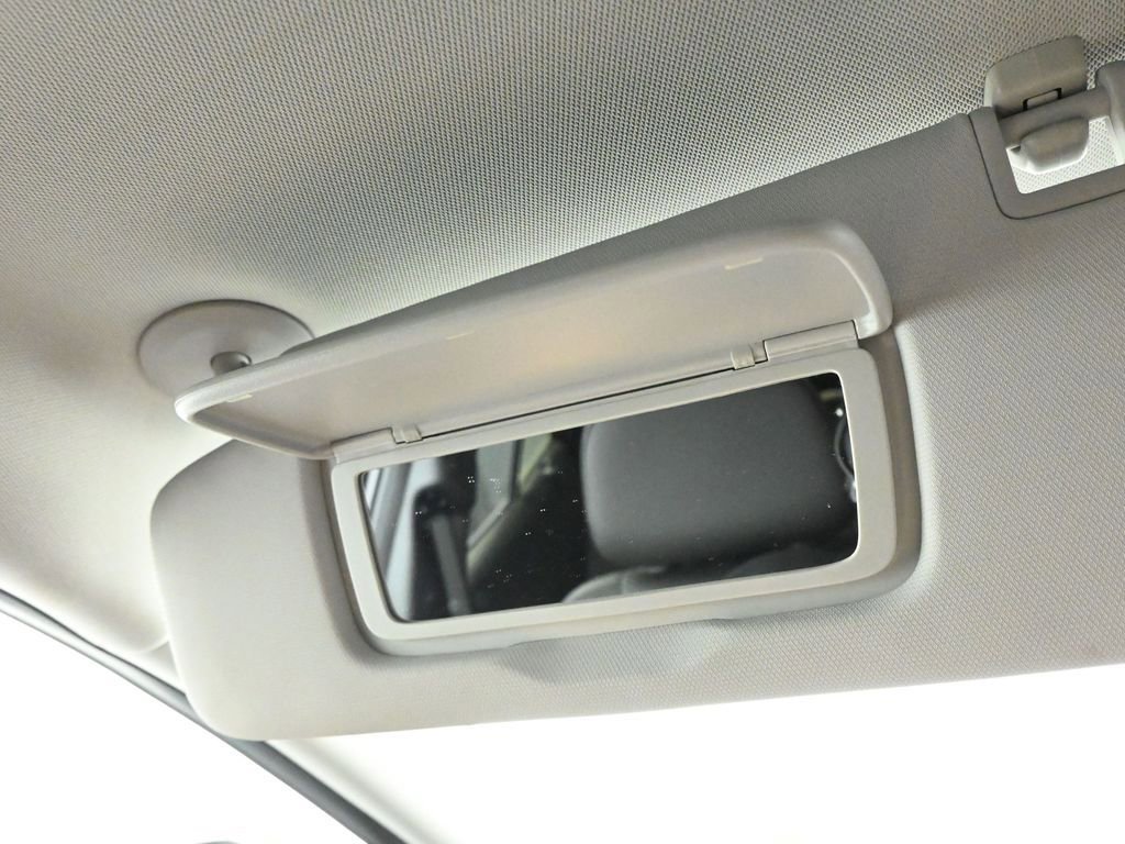 Used 2025 Chevrolet Trax LT w/ LT Convenience Package image 31