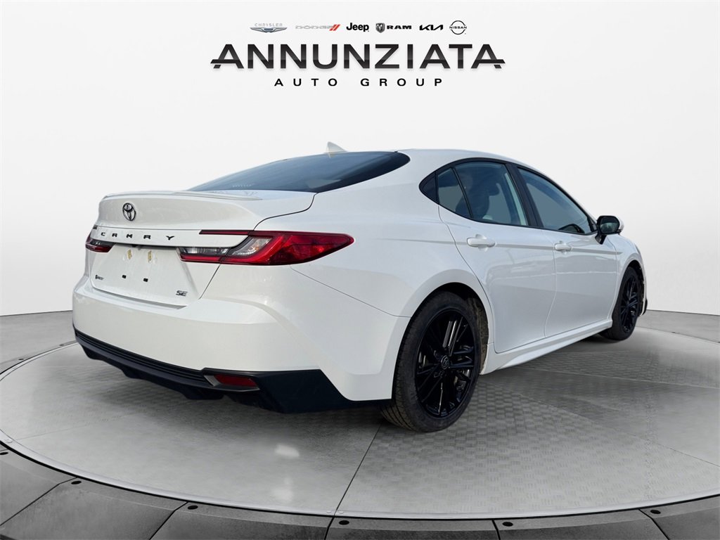 Used 2025 Toyota Camry SE image 5