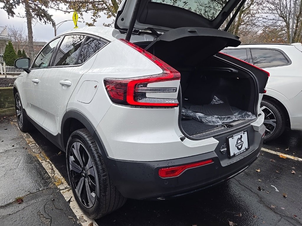 Certified 2023 Volvo C40 P8 Recharge Plus w/ Climate Package image 9