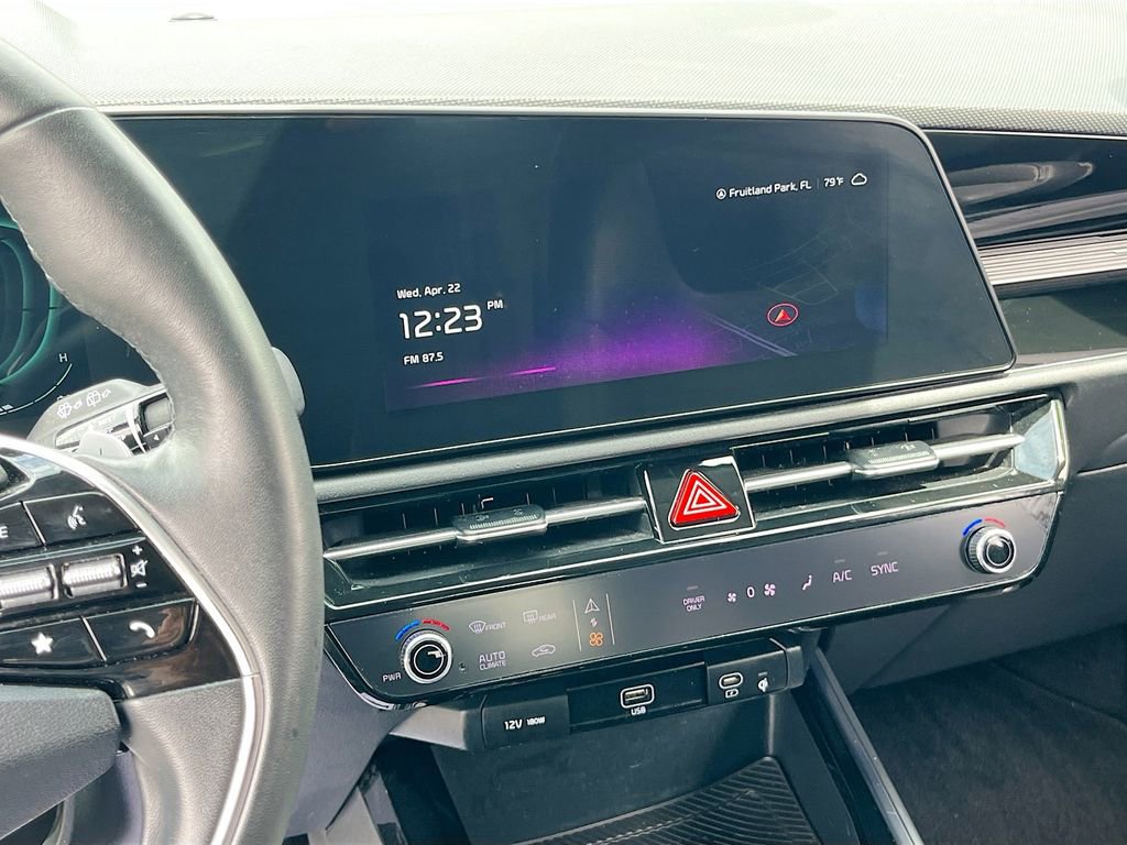 Used 2023 Kia Niro SX Touring FWD image 15