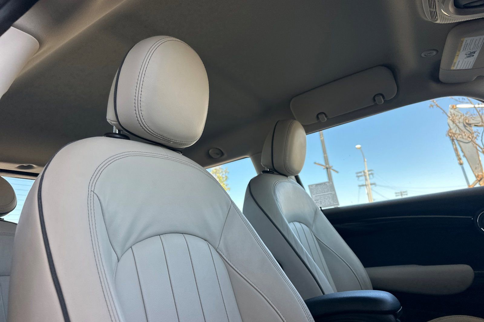 Used 2019 MINI Cooper 2-Door Hardtop w/ Signature Upholstery Package image 15