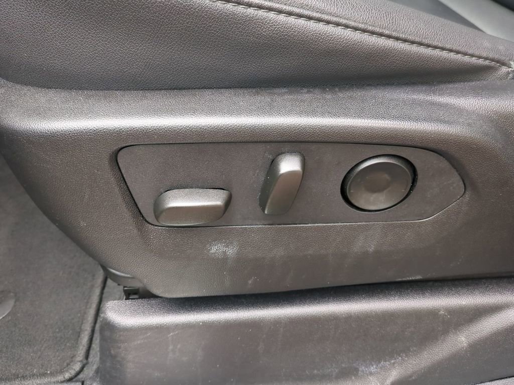 Used 2024 Chevrolet Suburban LT image 19