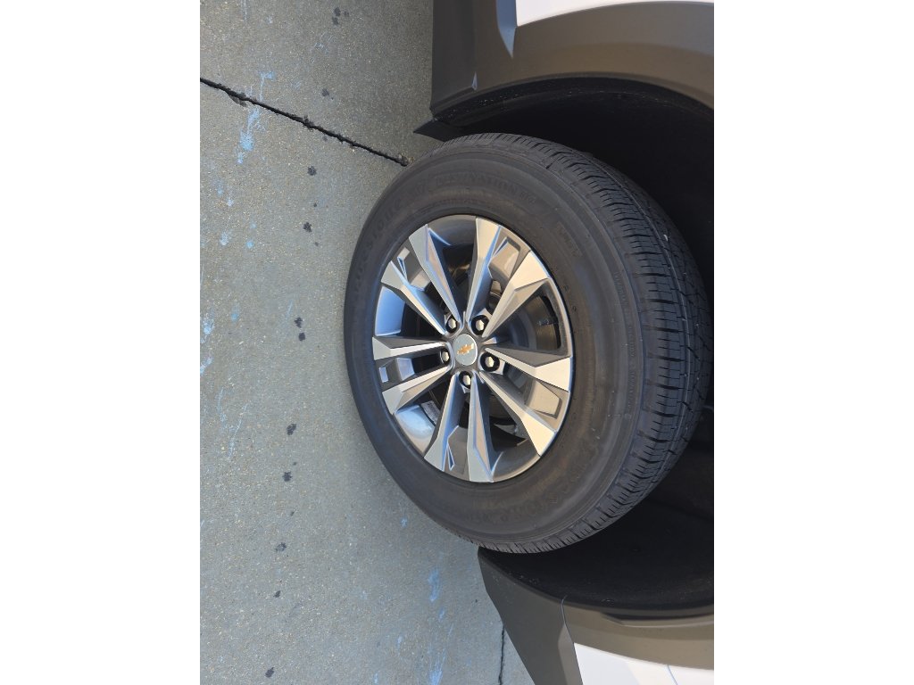 New 2027 Chevrolet Equinox LT w/ Safety and Technology Package FWD image 9