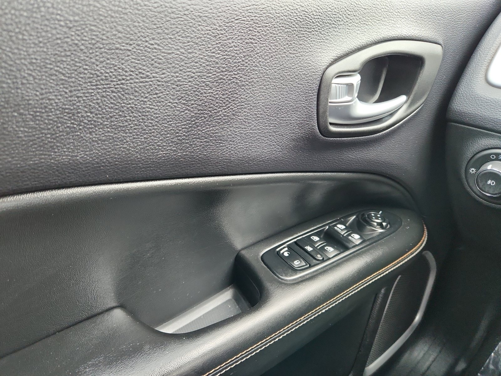 Used 2017 Jeep Compass Latitude w/ Popular Equipment Group AWD/4WD image 13