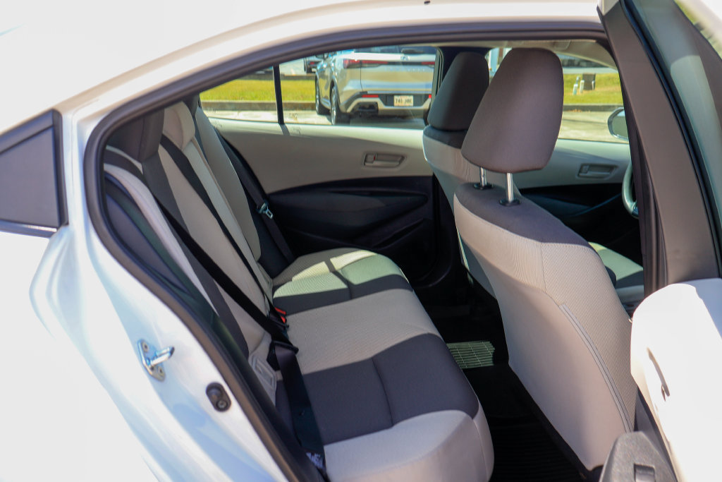 Used 2026 Toyota Corolla LE w/ LE Premium Package FWD image 12