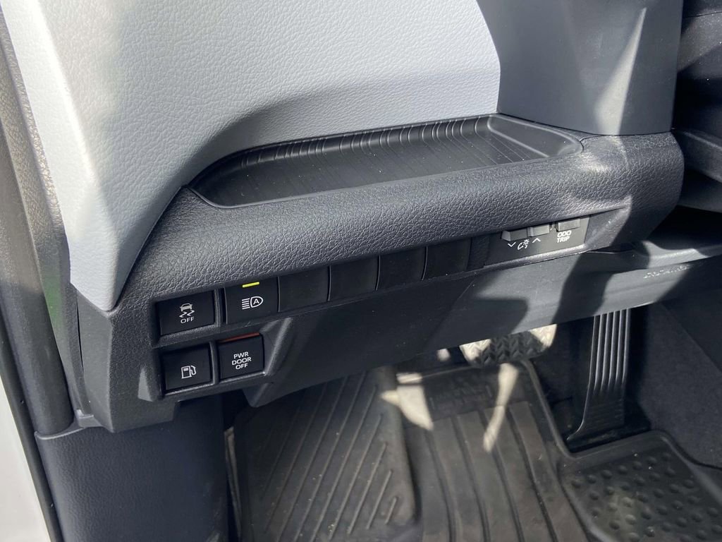 New 2026 Toyota Sienna XLE image 19