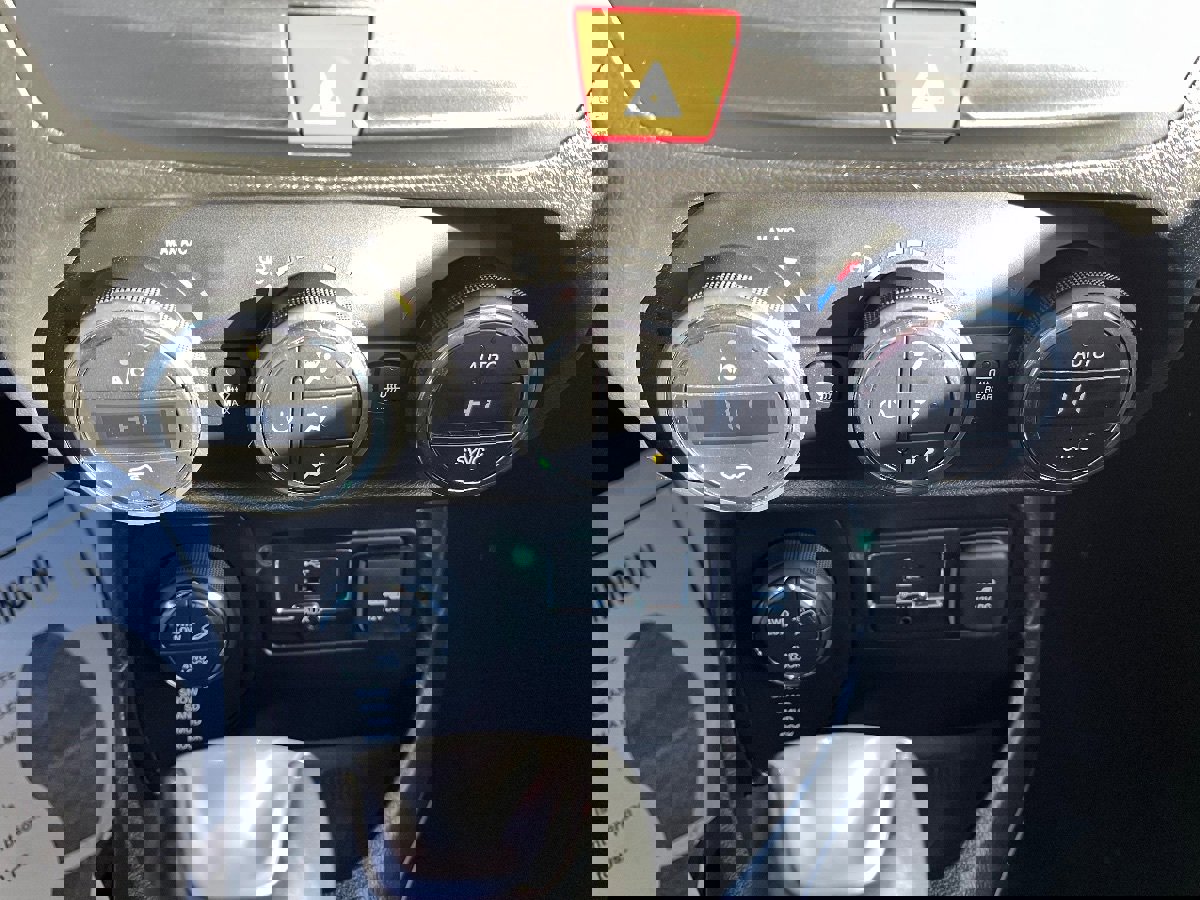 Used 2017 Jeep Renegade Trailhawk image 16