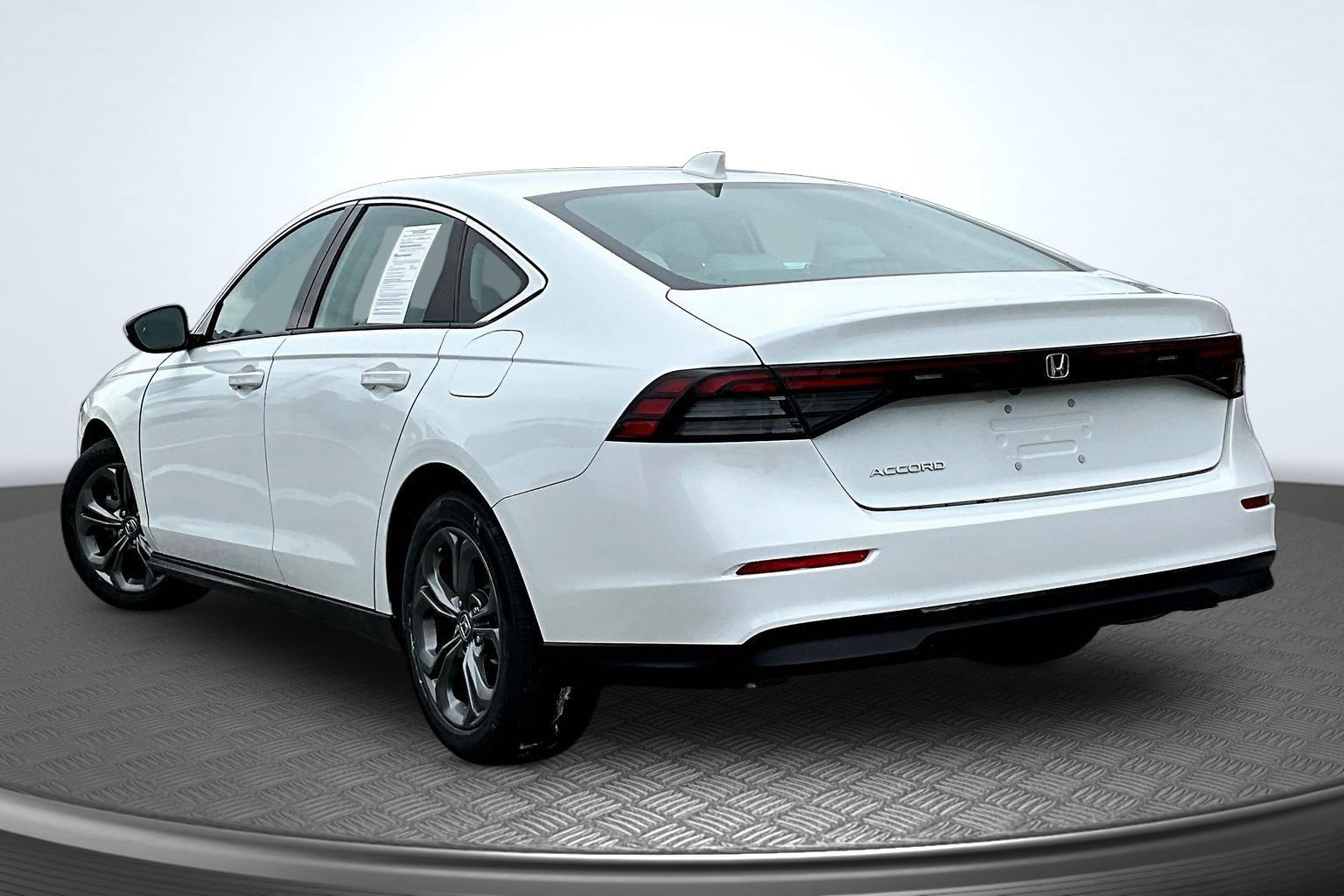 Used 2024 Honda Accord EX image 3