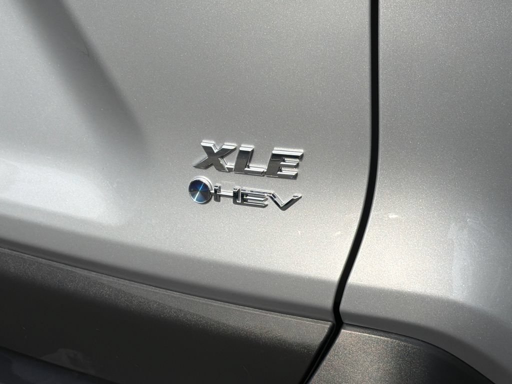 Used 2025 Toyota RAV4 XLE AWD/4WD image 5