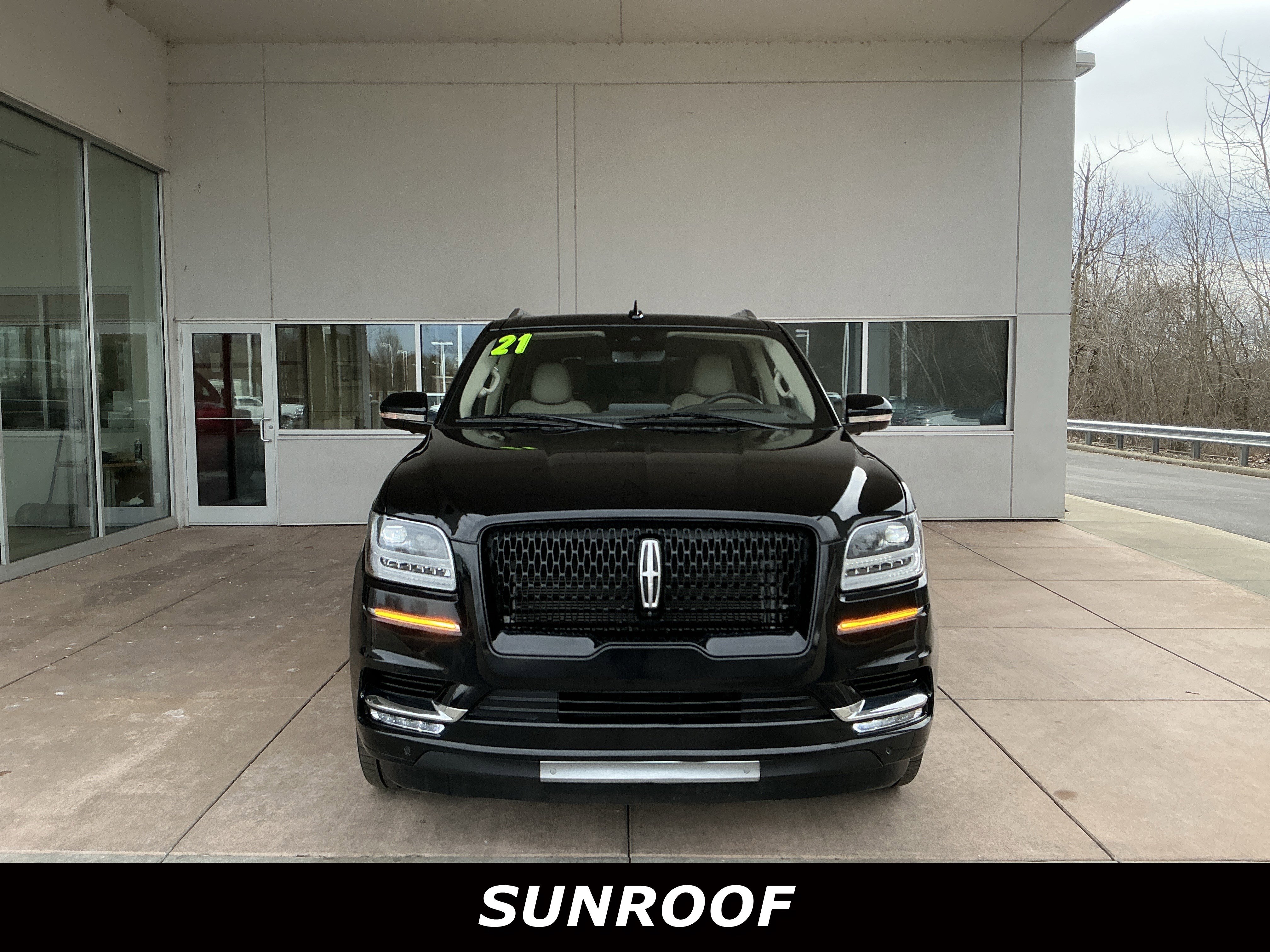 Used 2021 Lincoln Navigator Reserve w/ Luxury Package image 2