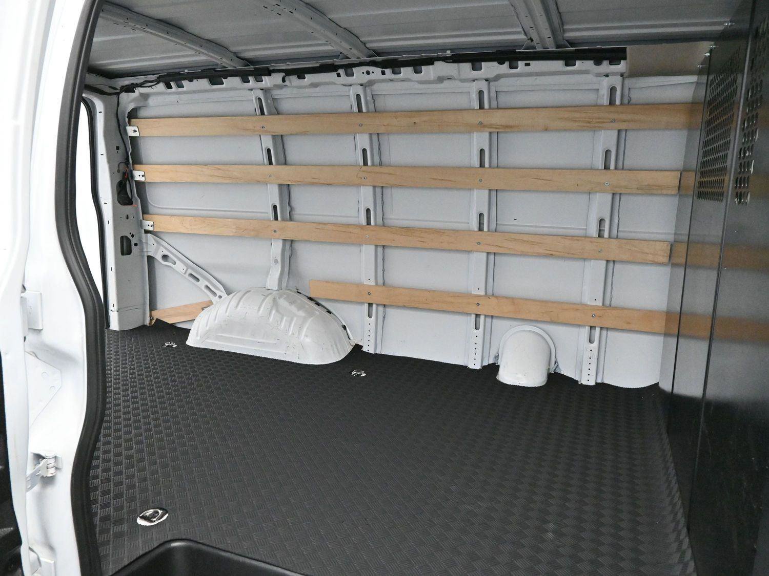 Used 2024 GMC Savana 2500 w/ Driver Convenience Package image 9