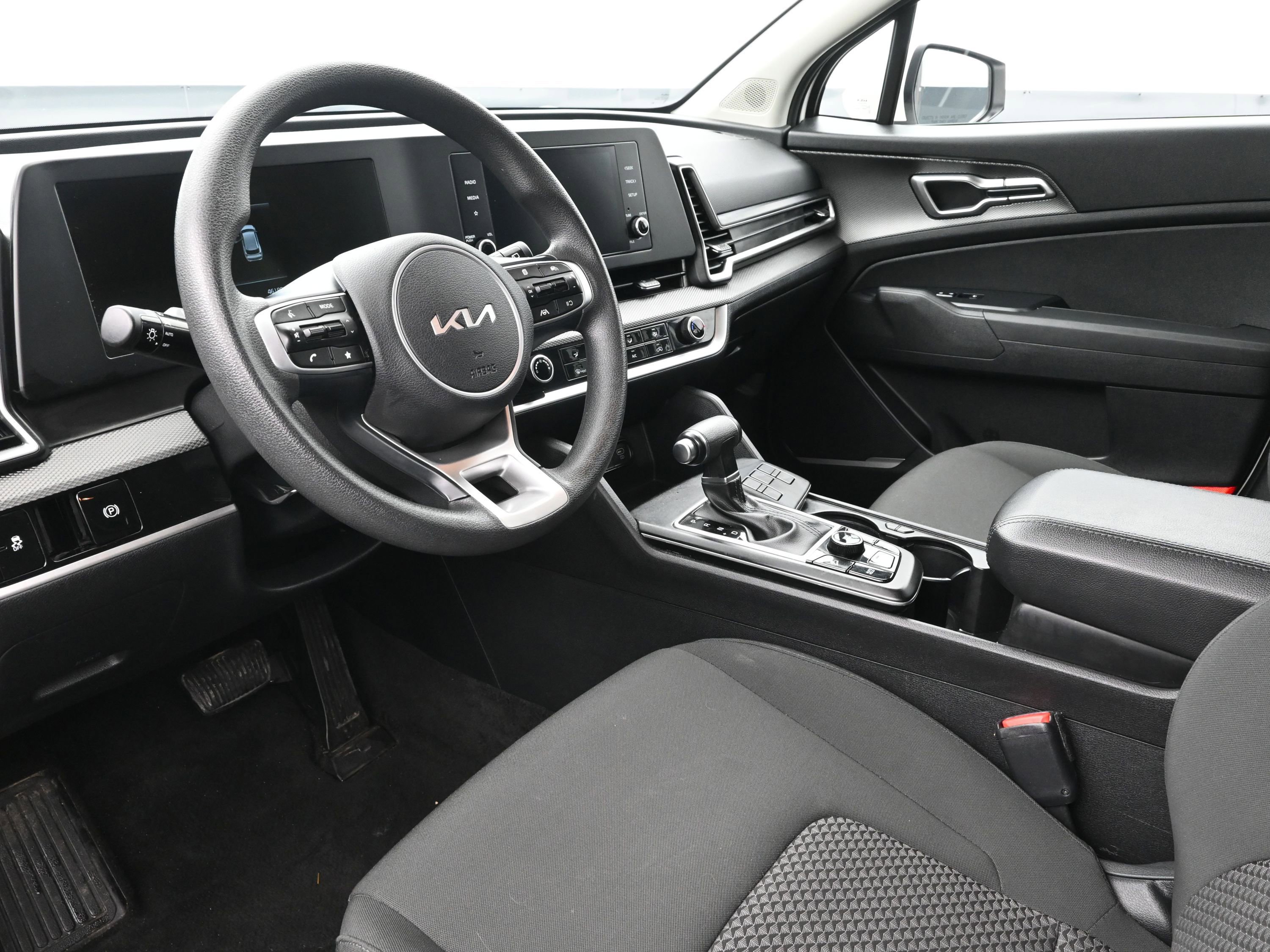 Used 2024 Kia Sportage LX image 10