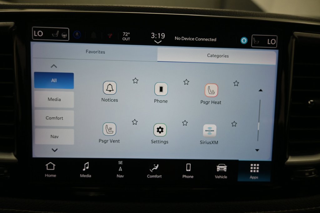Used 2025 Chrysler Pacifica Limited FWD image 12
