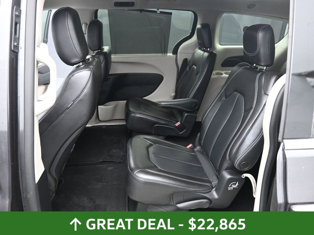 Used 2023 Chrysler Pacifica Touring-L image 49