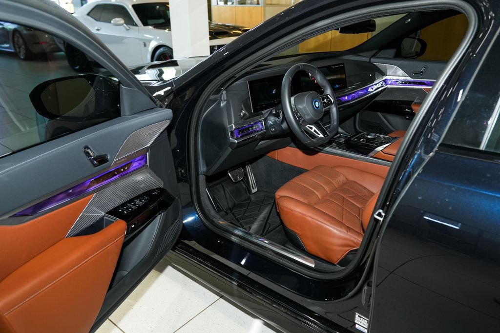 Used 2025 BMW i7 xDrive60 AWD/4WD image 33