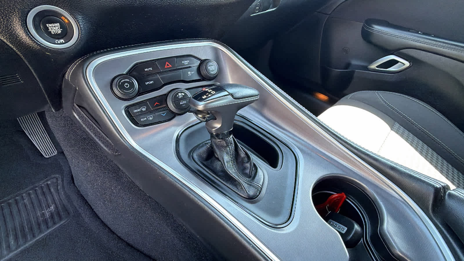 Used 2020 Dodge Challenger SXT RWD image 13