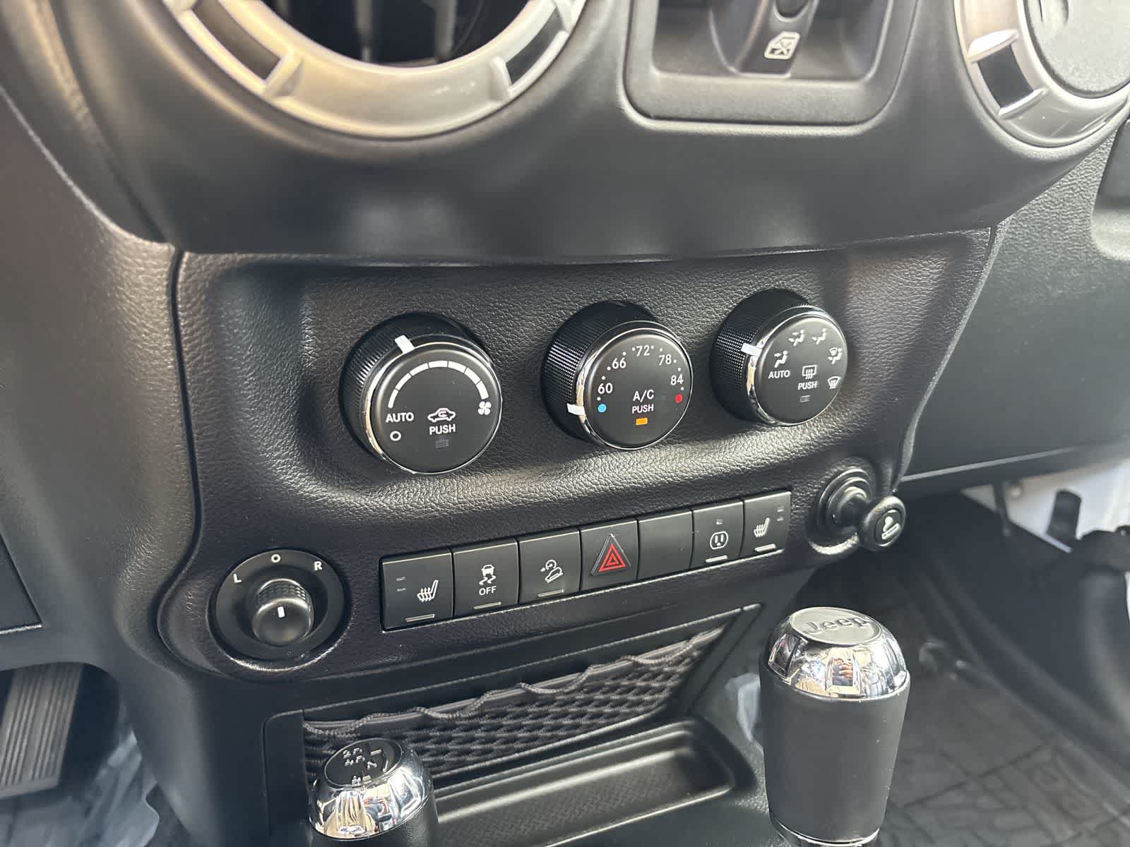 Certified 2016 Jeep Wrangler Unlimited Rubicon AWD/4WD image 20