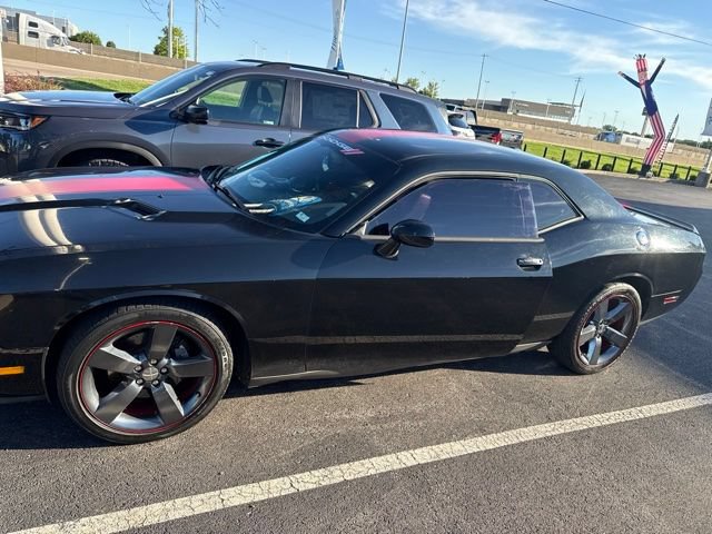 Used 2013 Dodge Challenger SXT RWD image 3