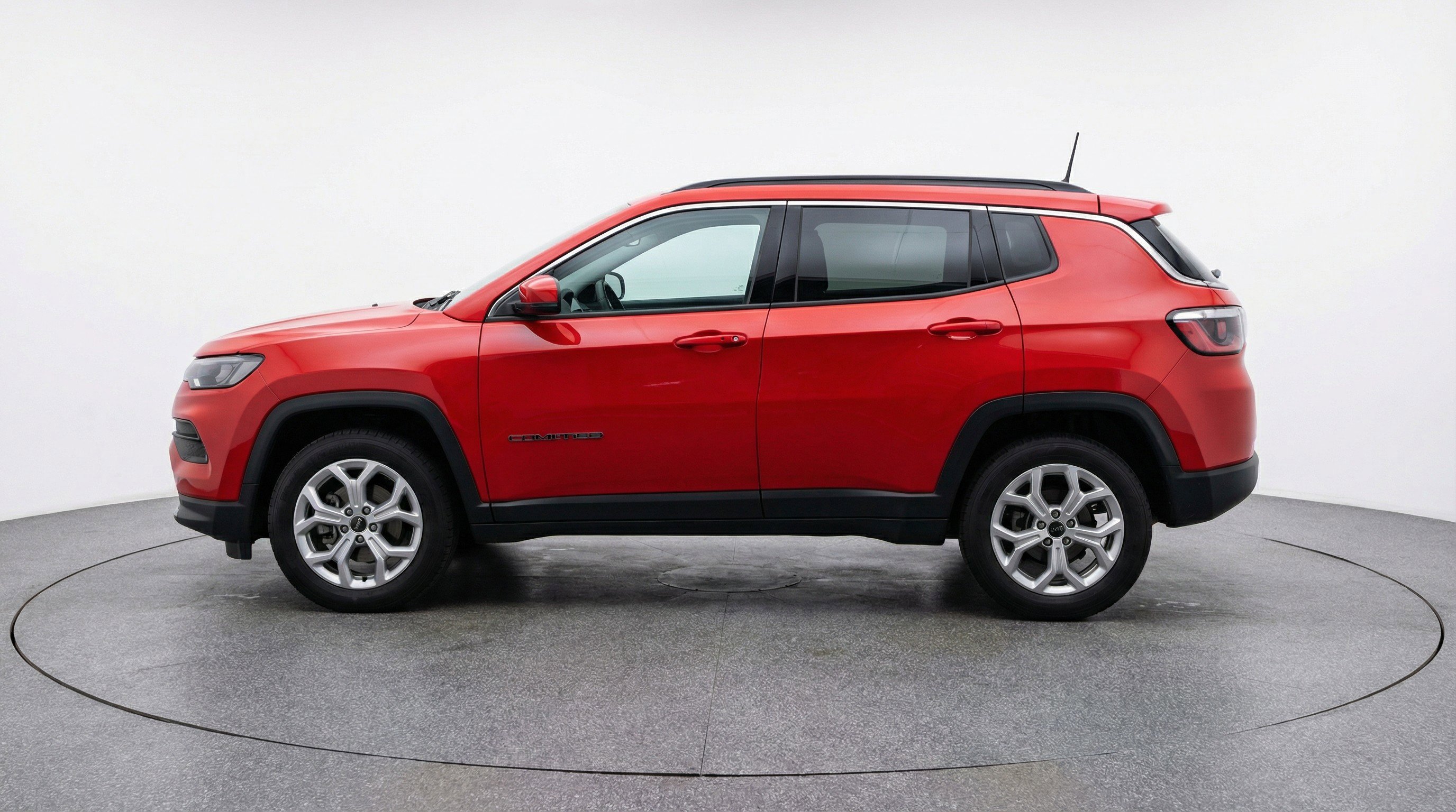 Used 2025 Jeep Compass Latitude image 5