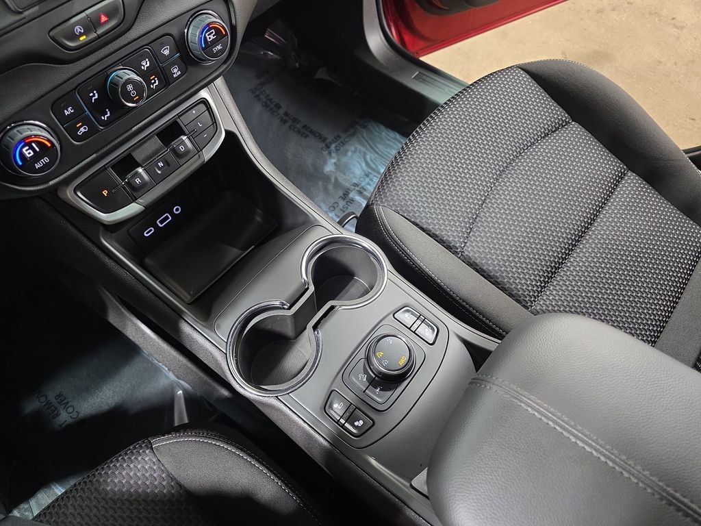 Used 2024 GMC Terrain SLE w/ Driver Convenience Package image 24