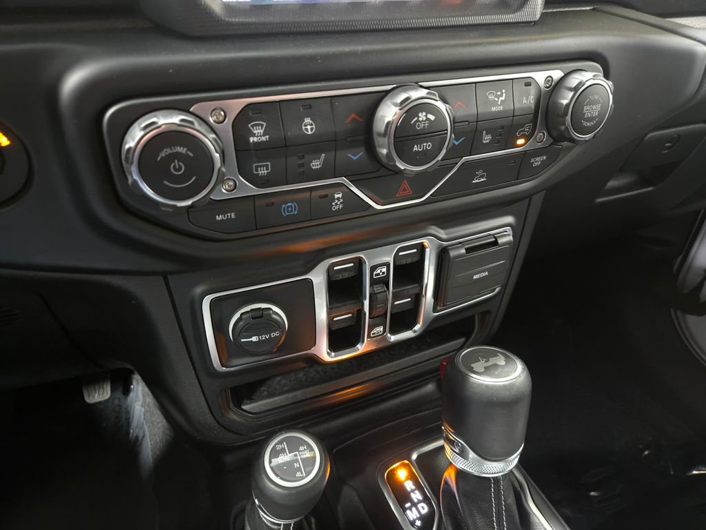 Used 2023 Jeep Wrangler Unlimited Sahara w/ Cold Weather Group AWD/4WD image 29