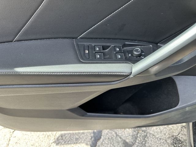 Used 2022 Volkswagen Tiguan SE w/ Panoramic Sunroof Package AWD/4WD image 15