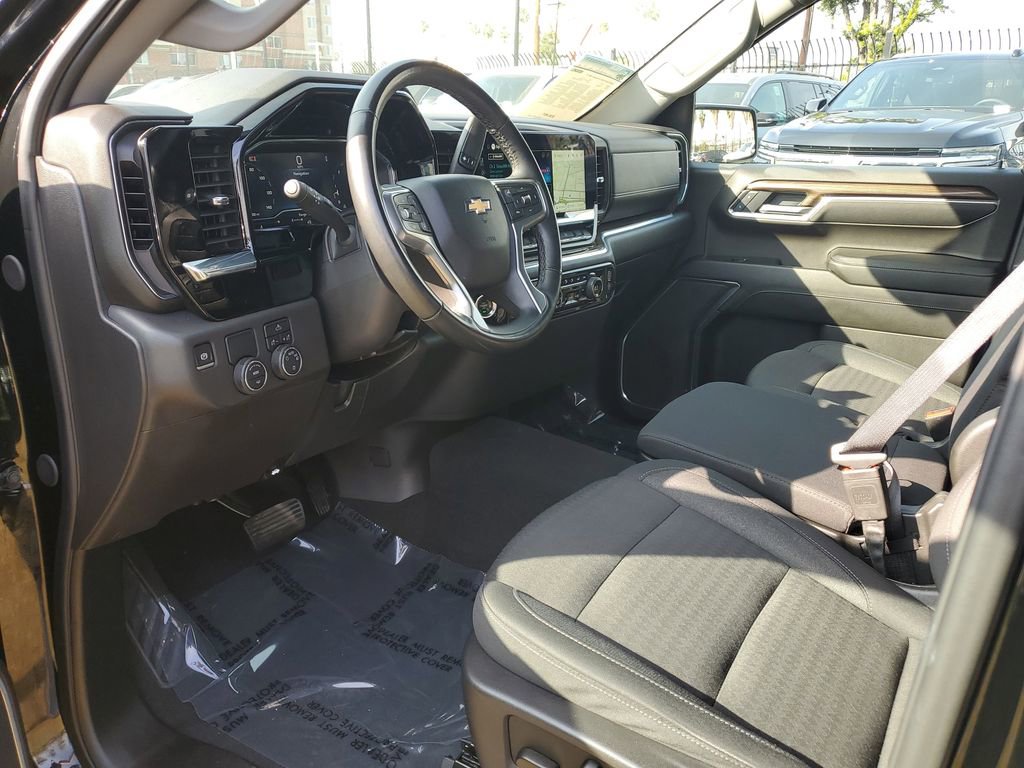 Used 2025 Chevrolet Silverado 1500 LT image 18