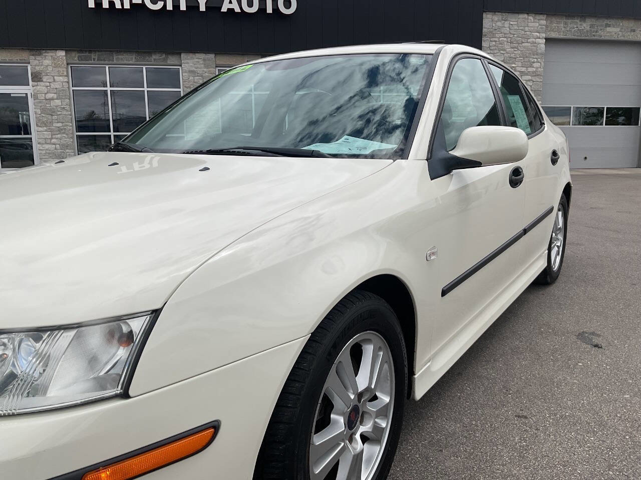 Used 2005 Saab 9-3 Arc FWD image 2