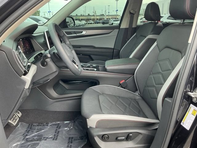 Used 2024 Volkswagen Atlas Peak Edition SE AWD/4WD image 15