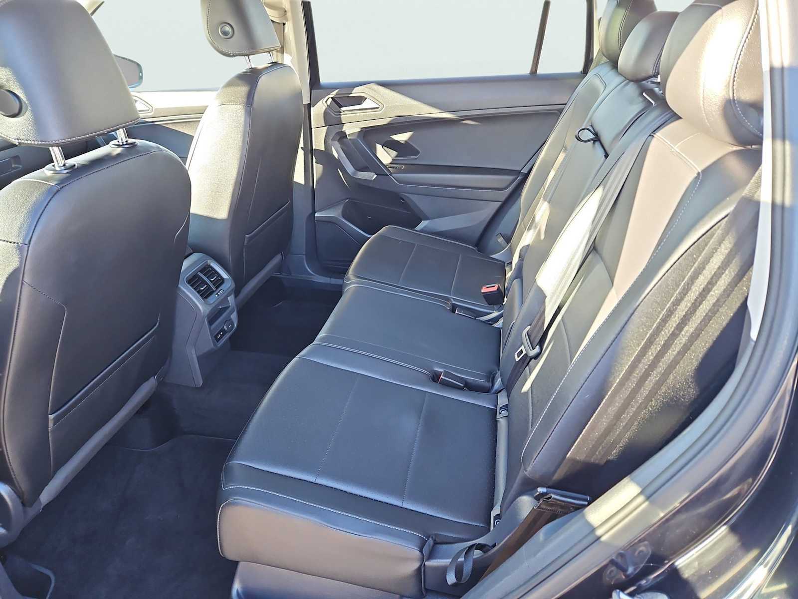 Used 2019 Volkswagen Tiguan SE w/ Panoramic Sunroof Package AWD/4WD image 31