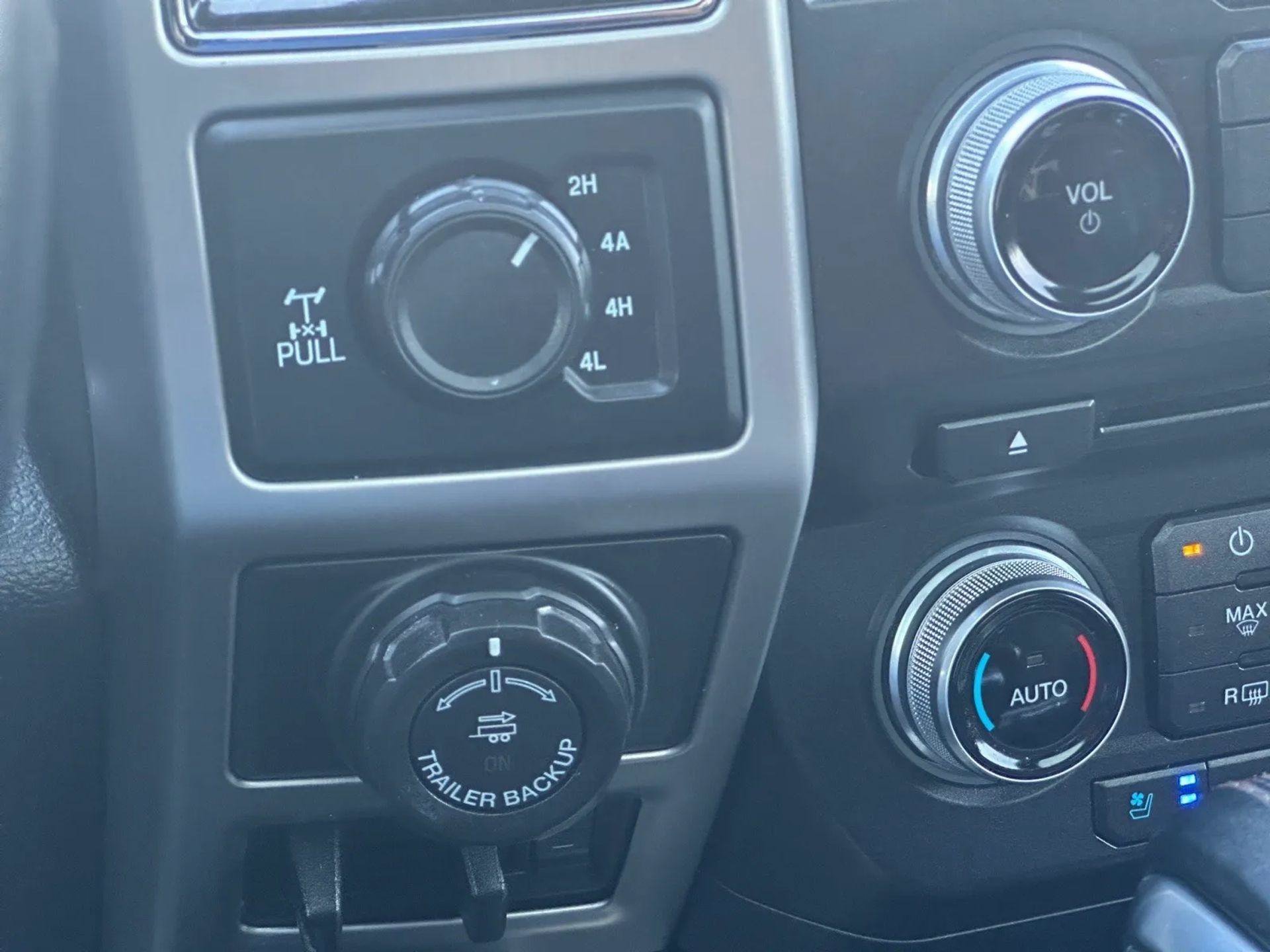 Used 2018 Ford F150 Platinum w/ Equipment Group 701A Luxury AWD/4WD image 14