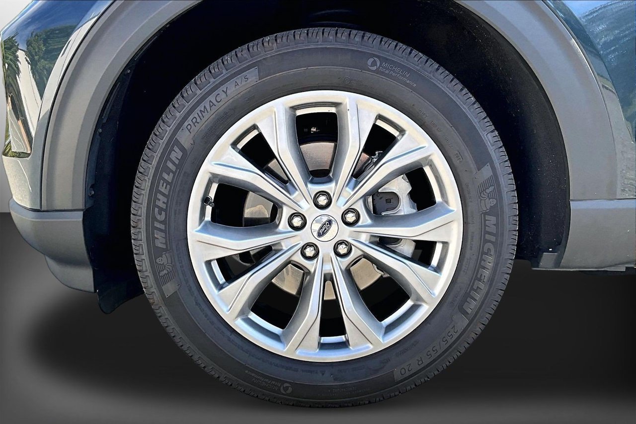 Used 2023 Ford Explorer XLT w/ Equipment Group 202A AWD/4WD image 34