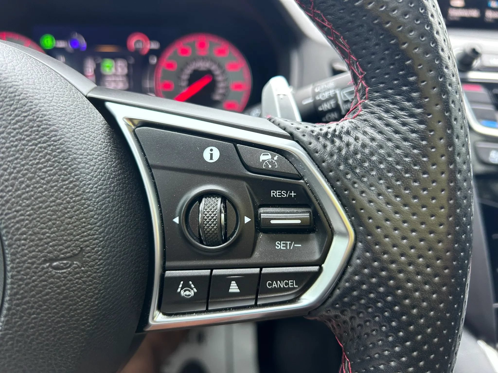 Used 2023 Acura RDX w/ Advance Package FWD image 40