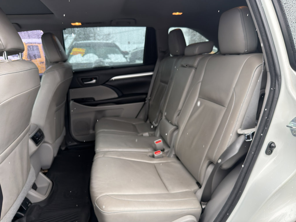 Used 2018 Toyota Highlander XLE w/ Protection Package #3 AWD/4WD image 13