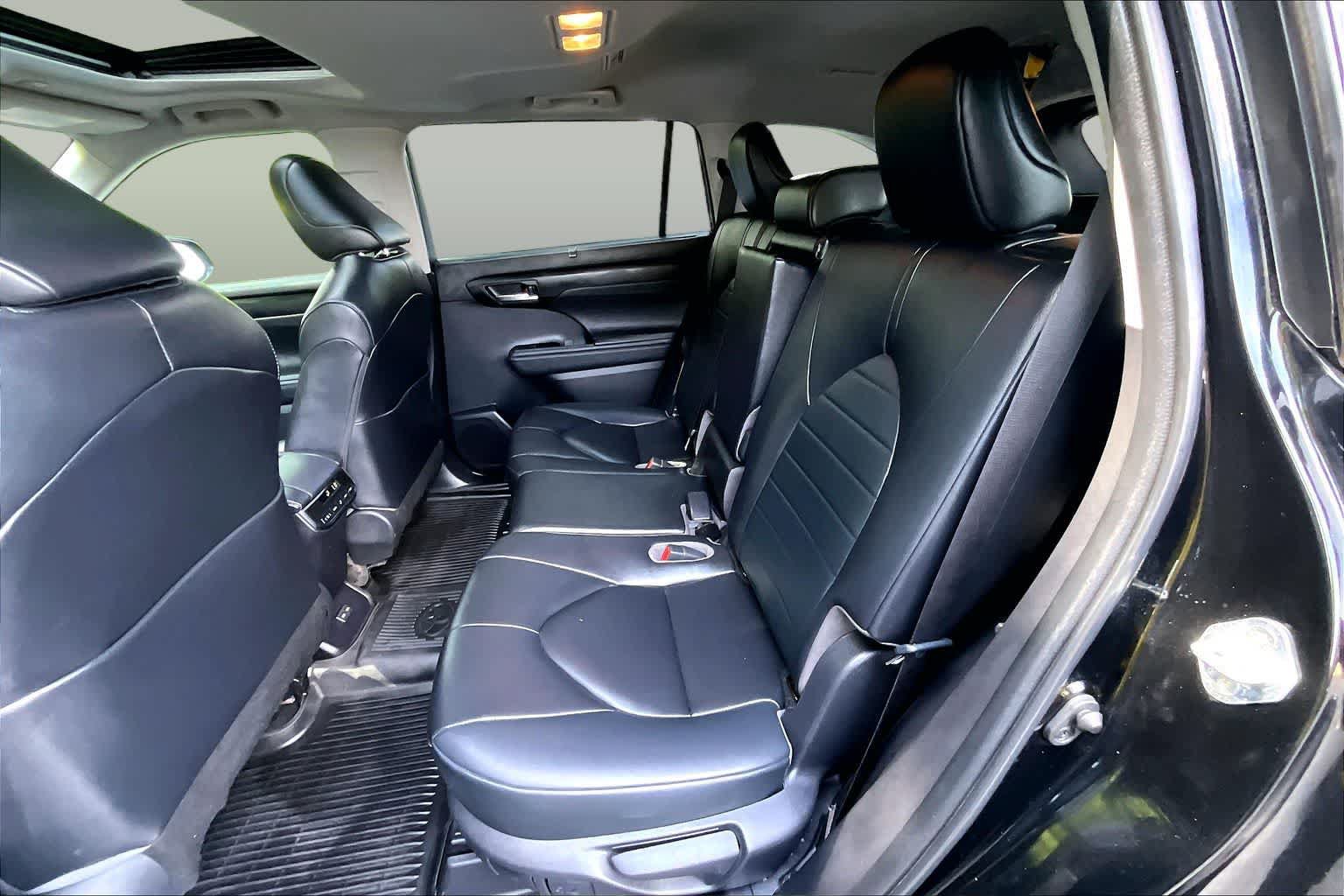 Used 2023 Toyota Highlander XLE AWD/4WD image 20
