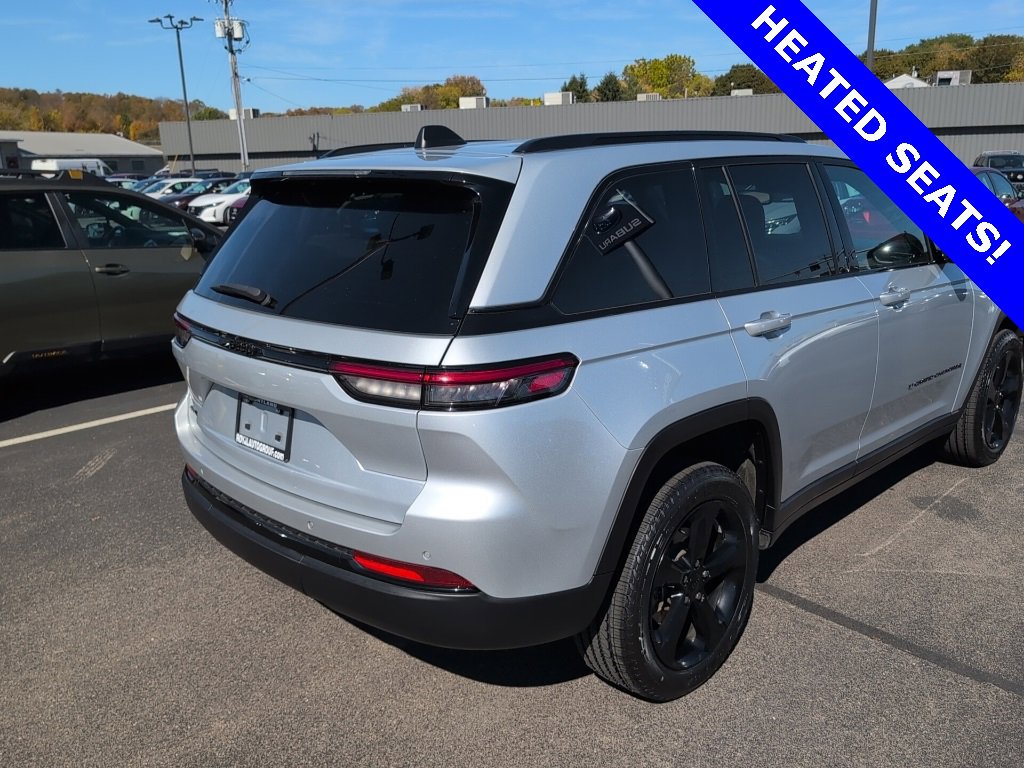 Used 2023 Jeep Grand Cherokee Altitude image 6