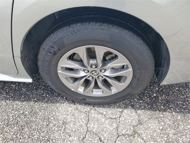 Used 2024 Toyota Sienna XLE image 6