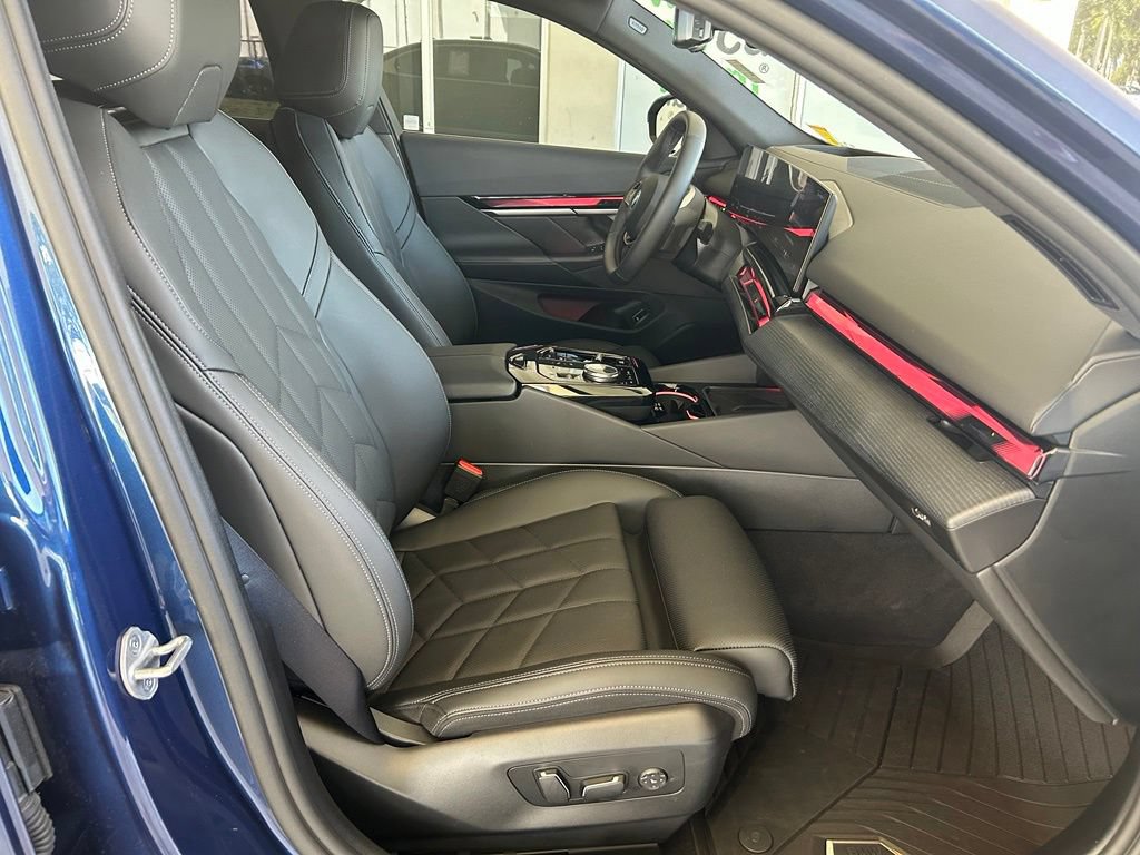 Used 2026 BMW i5 eDrive40 w/ Premium Package RWD image 23
