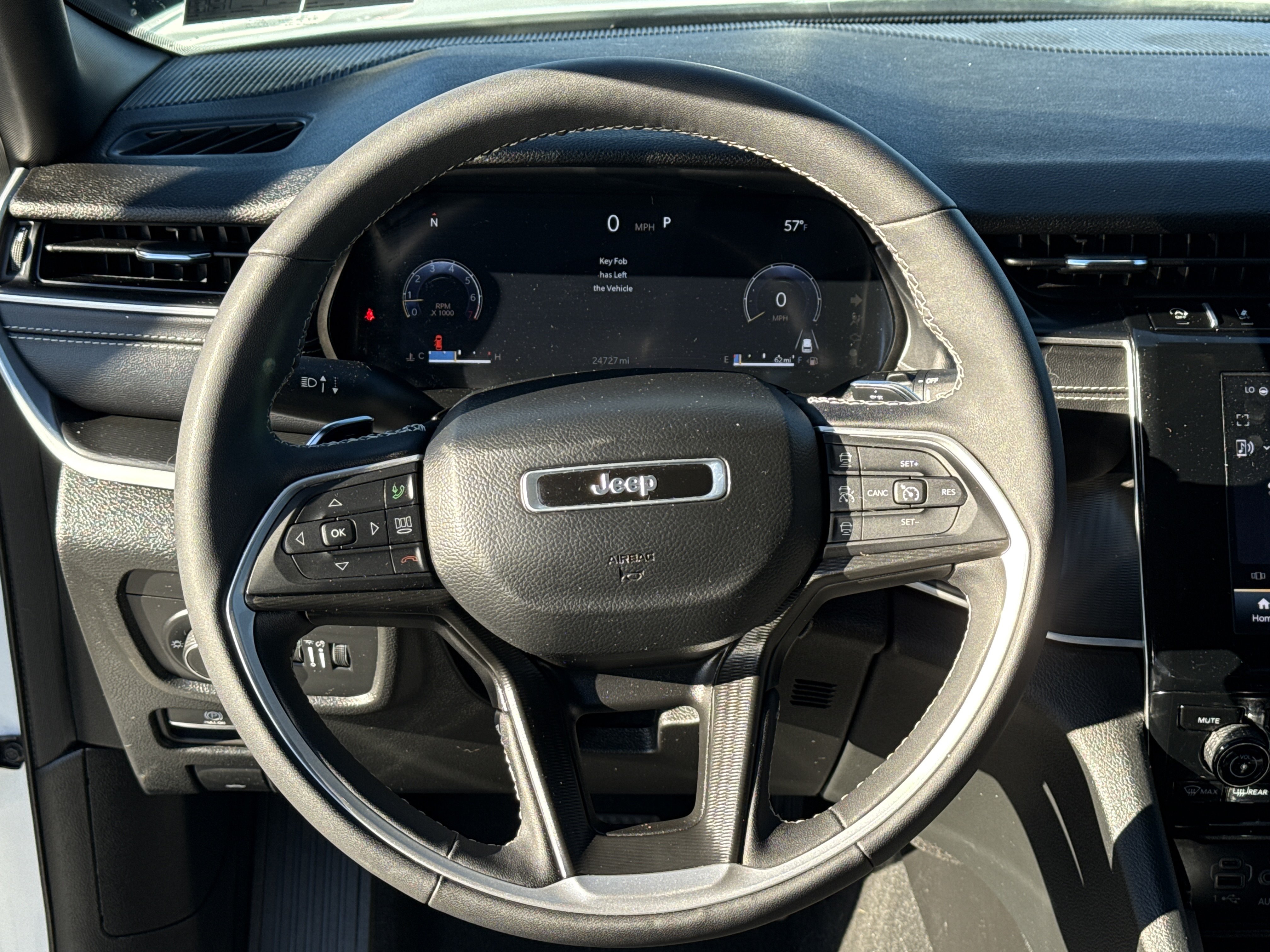 Used 2025 Jeep Grand Cherokee L Altitude AWD/4WD image 19