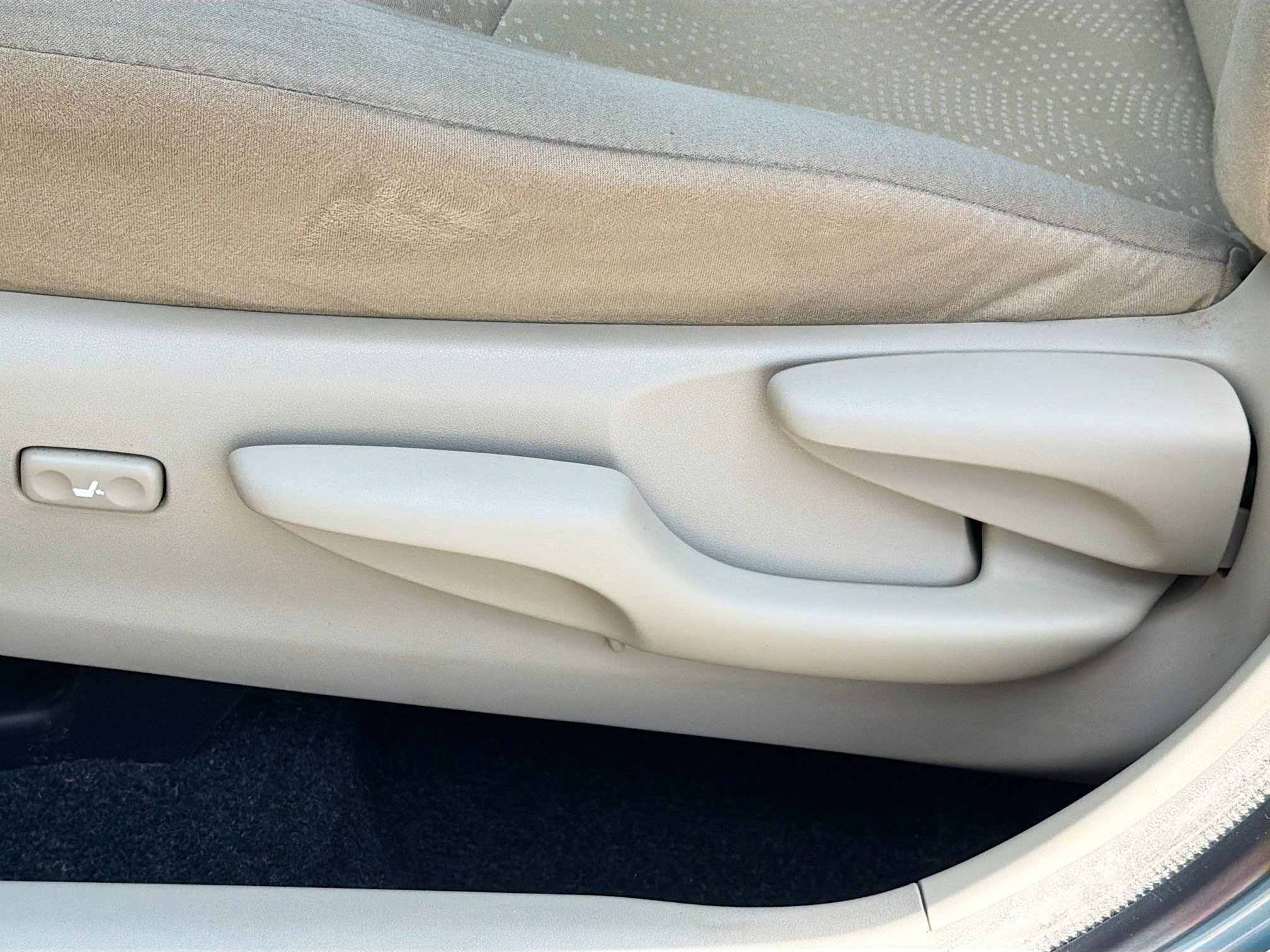 Used 2014 Toyota Prius V Two FWD image 22