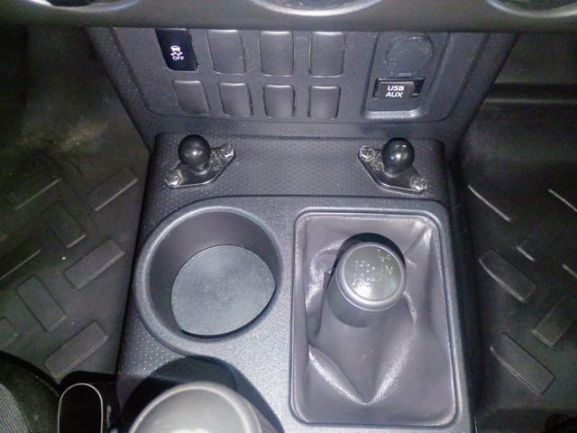 Used 2013 Toyota FJ Cruiser 4WD w/ Convenience Pkg image 33